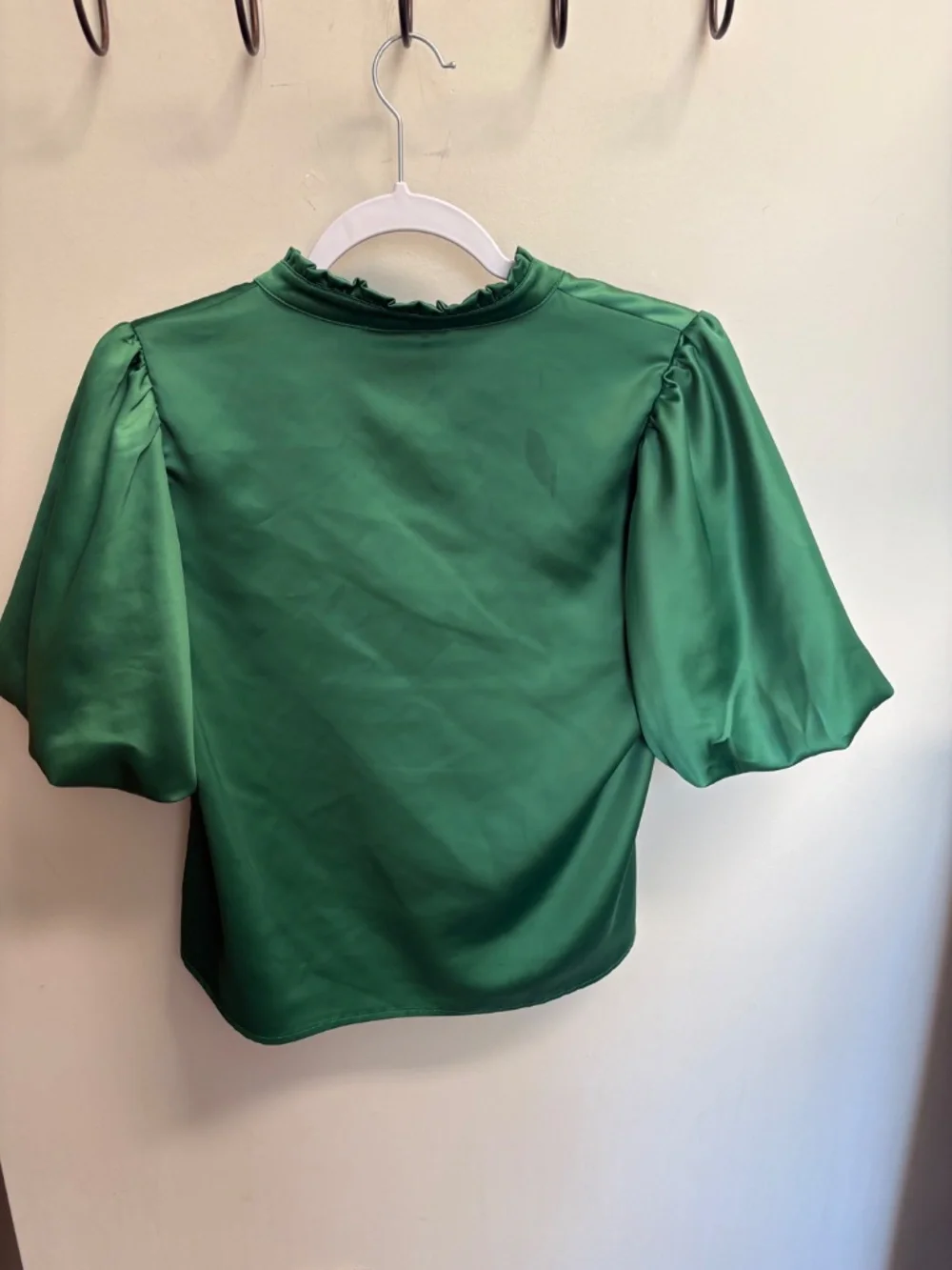THML Green Satin Puff-Sleeve Ruffle Neck Blouse XS NWT - Picture 2 of 4